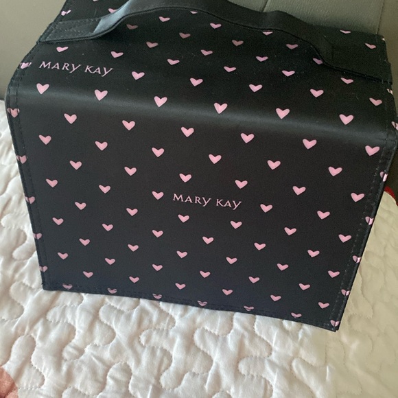 Mary kay roll up travel bag color pink it new good condition - Picture 3 of 5